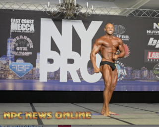 2020 @ifbb_pro_league NY Pro 7th Place Classic Physique Winner Arturo Mendez Posing