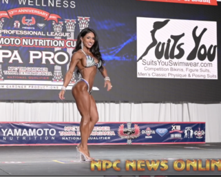 2020 IFBB Pro League Tampa Pro Wellness Winner Renee Harshey Posing Routine